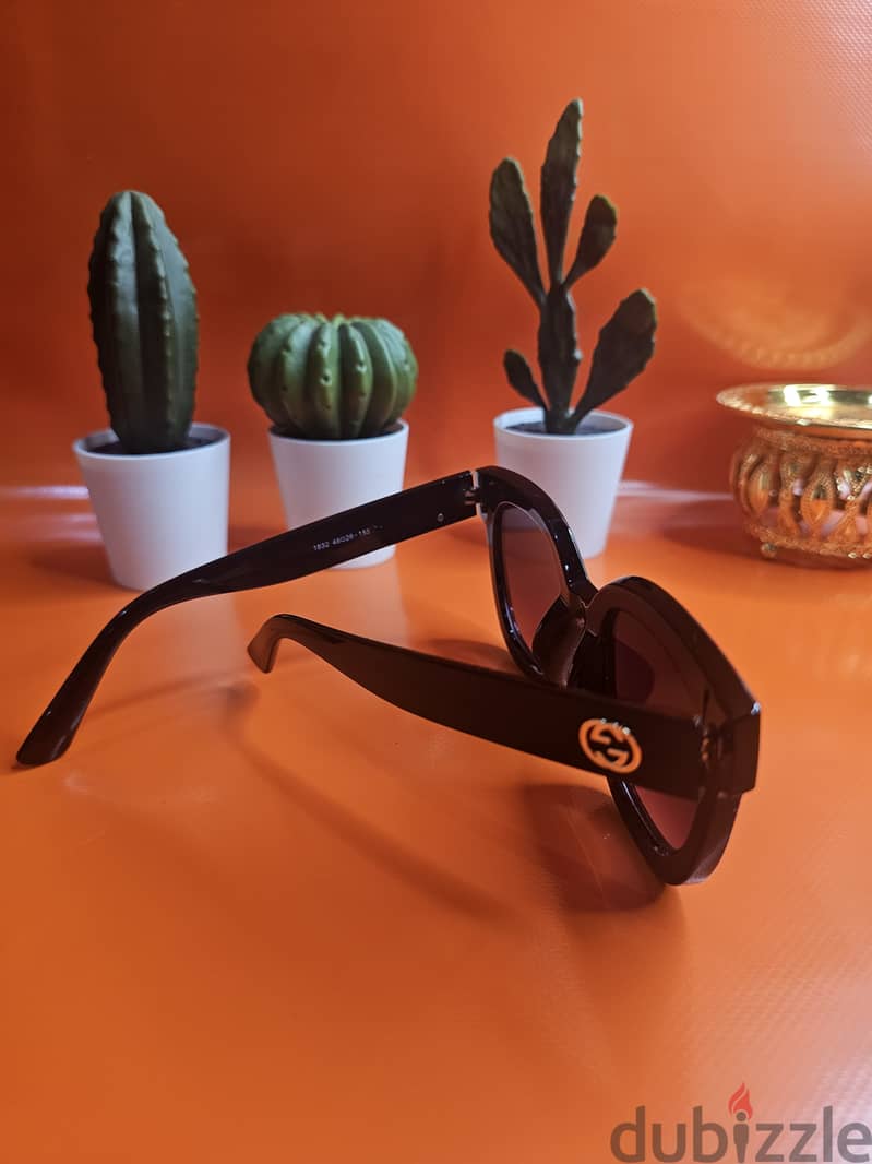 Gucci sunglasses are clean and used 1