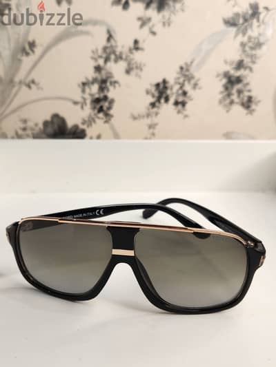 FOR SALE – TOM FORD Sunglasses   للبيع – نظارة شمسية من ماركة T