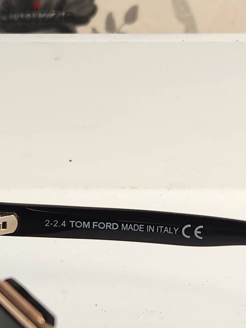 FOR SALE – TOM FORD Sunglasses   للبيع – نظارة شمسية من ماركة T 4