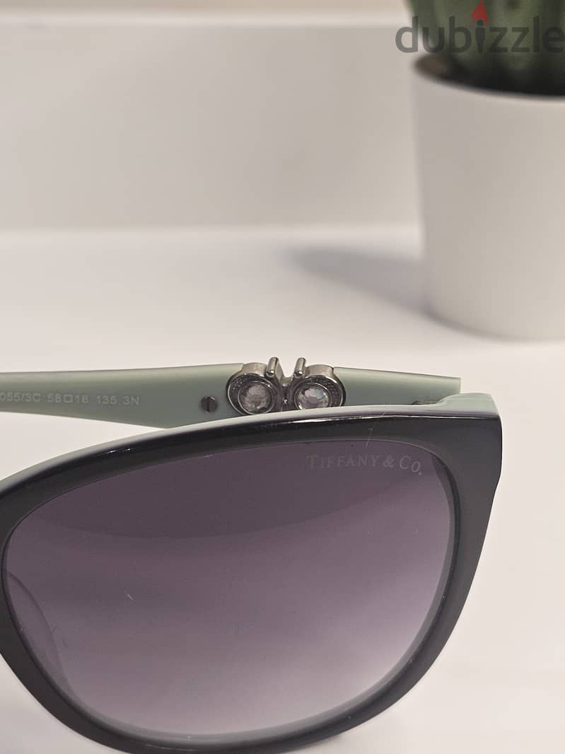 تصميم أنيق وفاخر    Tiffany Sunglasses 39591018 3