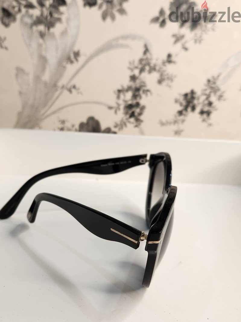 Tom Ford Sunglasses للبيع: نظارة شمسية من Tom Ford 2