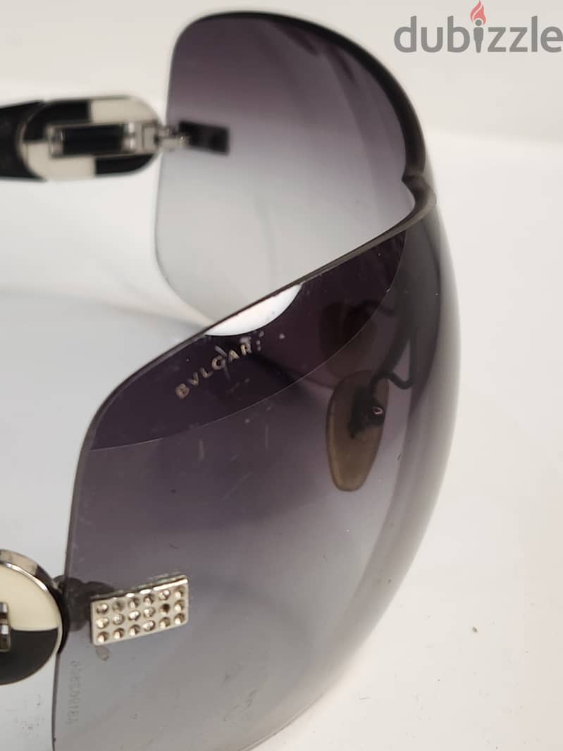 Fendi Sunglasses – Original  Clean and gently used Elegant and authen 3