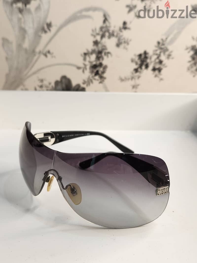 Fendi Sunglasses – Original  Clean and gently used Elegant and authen 6