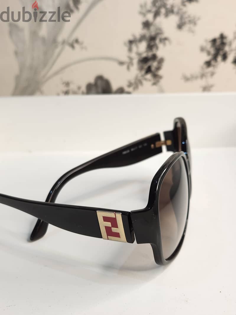 Fendi Sunglasses – Original  Clean and gently used Elegant and authen 8