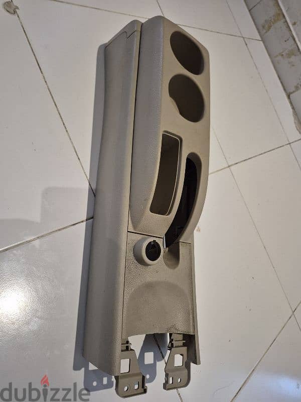 Nissan tiida consule box 2