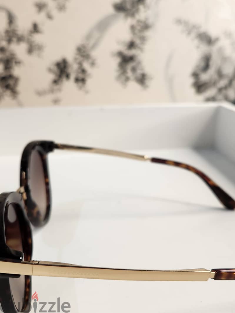Sunglasses clean used 25bd 1
