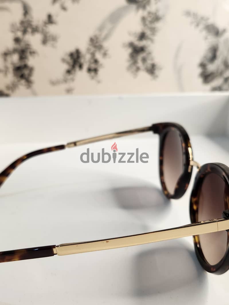 Sunglasses clean used 25bd 2