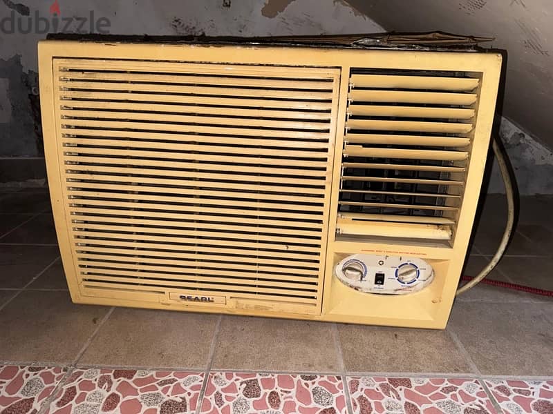 Used Window Airconditioner for Sale - تكييفات ومراوح - 105576926