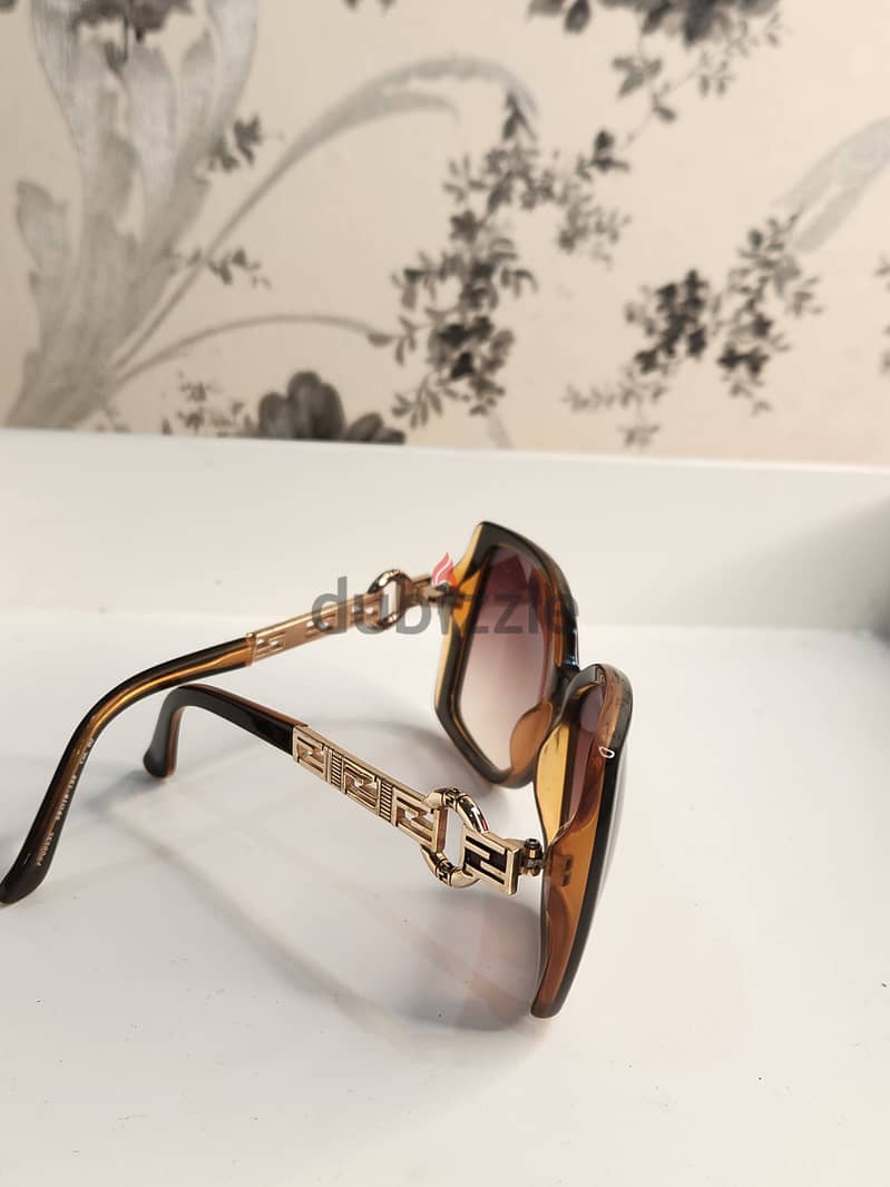 Fendi sunglasses -clean used 30bd 3