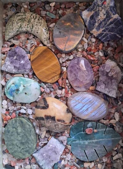 صندوق احجار كريمة Gemstones & crystals