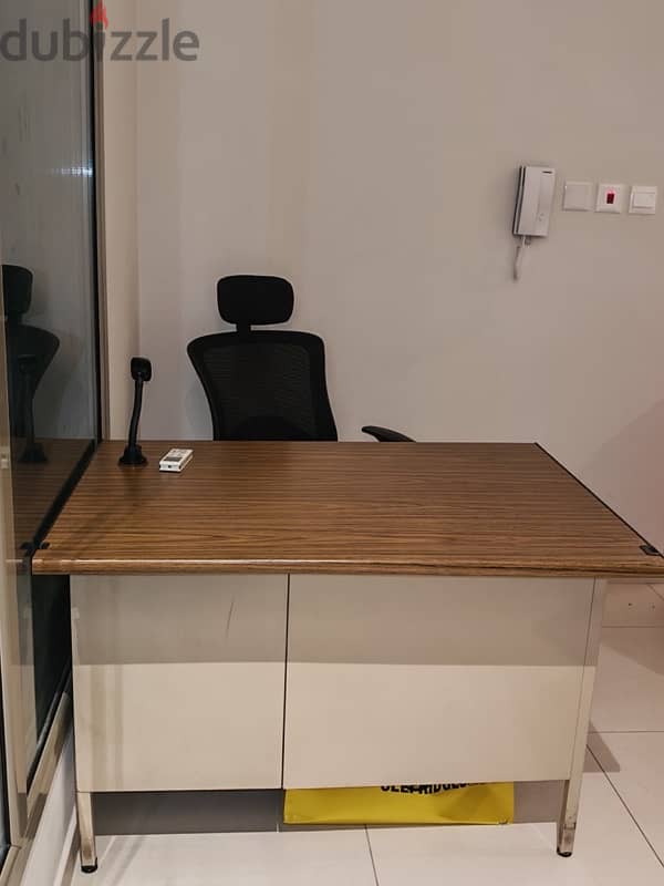 desk table and chairs  and sofa clearance price excellent condition 3