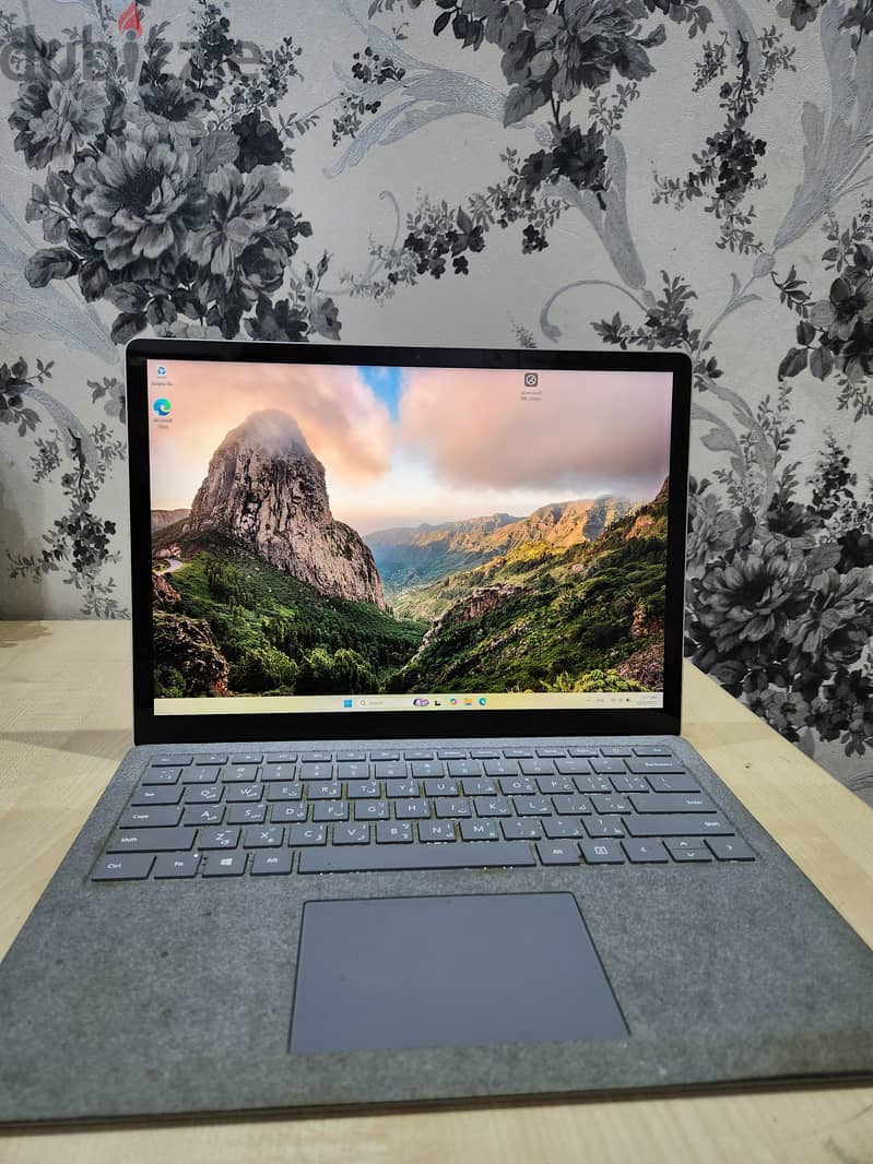 Microsoft Surface laptop Core i5 8gb 256gb 7th generation 110BD 3