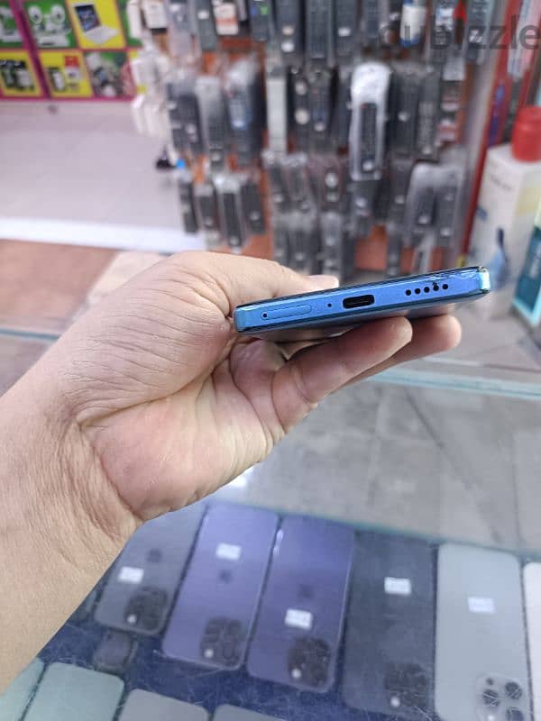 Poco F5.256G. storage. 12+4GB RAM. Only device available. Lcd changed. 3