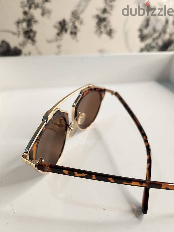 Sunglass original used clean 30bd 14