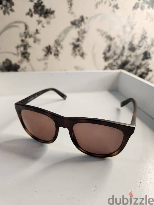 Sunglass original used clean 30bd 19