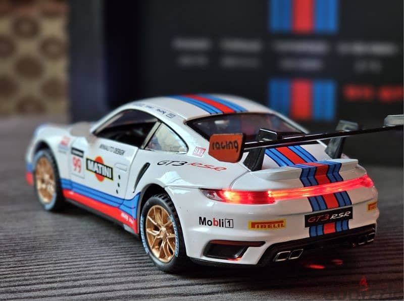 Porsche 911 GT3 RS Scale 1:32 diecast car 4