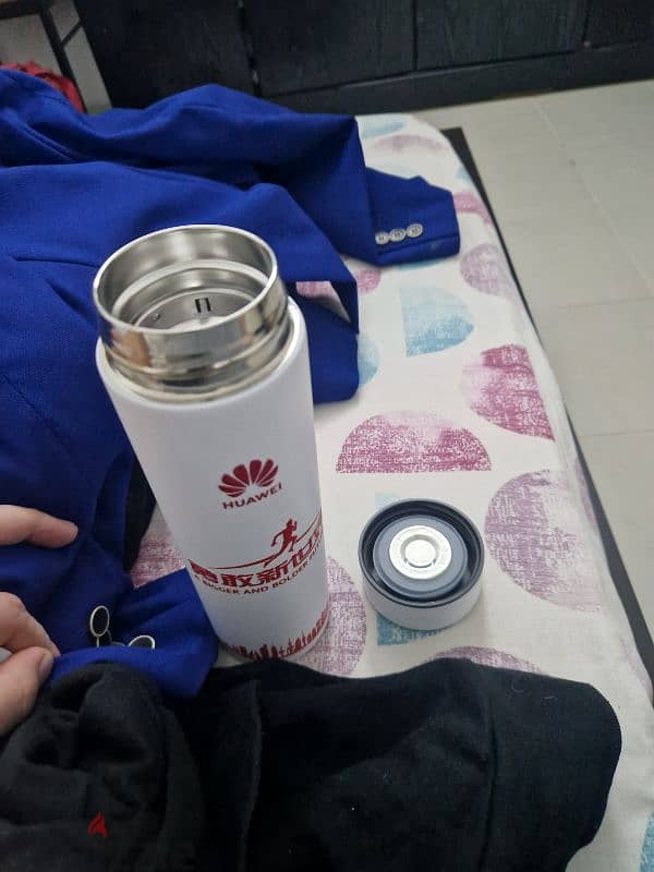 Huawei vacuum flask with temperature display 1