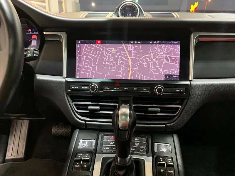 Porsche Macan648414771619871216