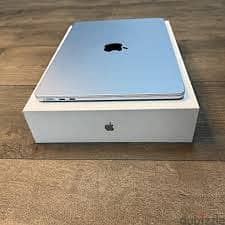 Apple MacBook Air 13. inch Apple M2 Chip/ 8GB RAM / 256GB SSD / 8-core 1