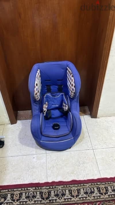(كرسي سيارة ) car seat
