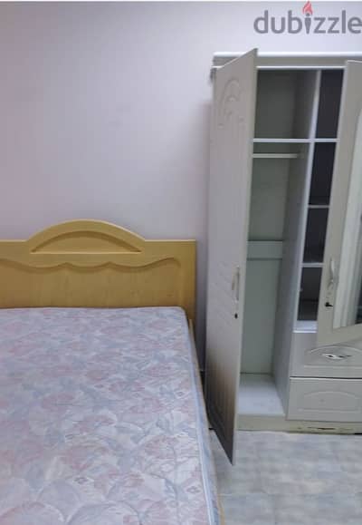Room for rent: one room, bathroom, and open kitchen in Sanabis,