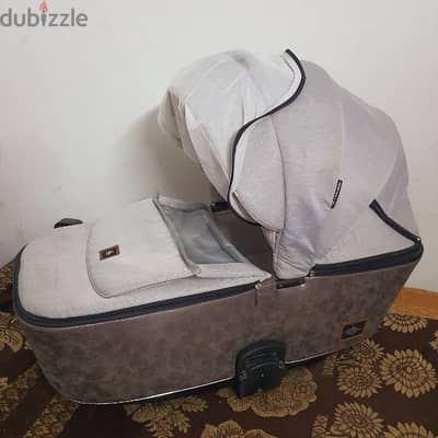 Call (36216143) Baby Bed and carrying cot in good condition 5BD Only