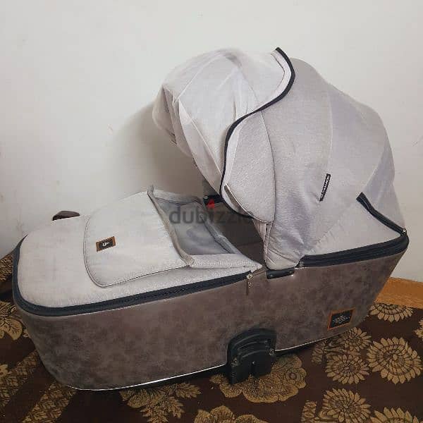 Call (36216143) Baby Bed and carrying cot in good condition 5BD Only 4