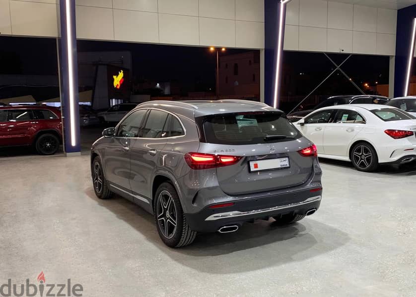 Mercedes-Benz GLA 200 2