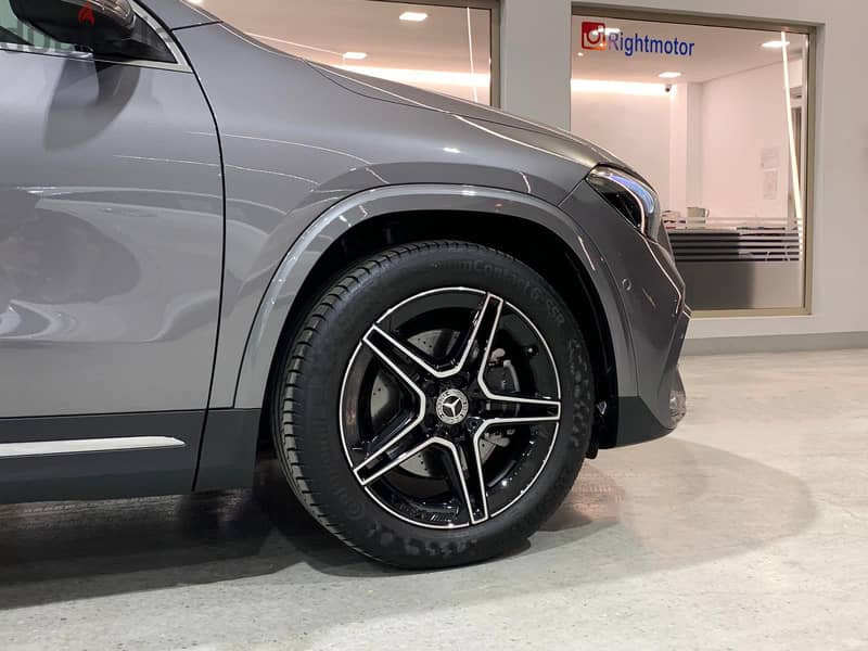 Mercedes-Benz GLA 200 9