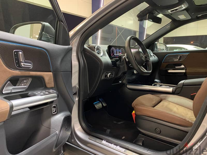 Mercedes-Benz GLA 200 12