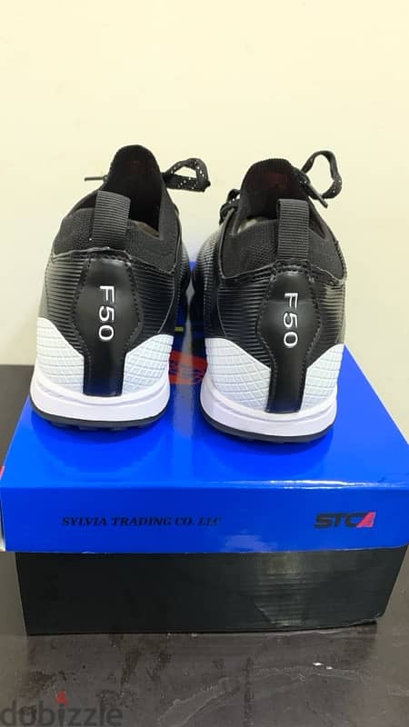 football shoes 42 size 2