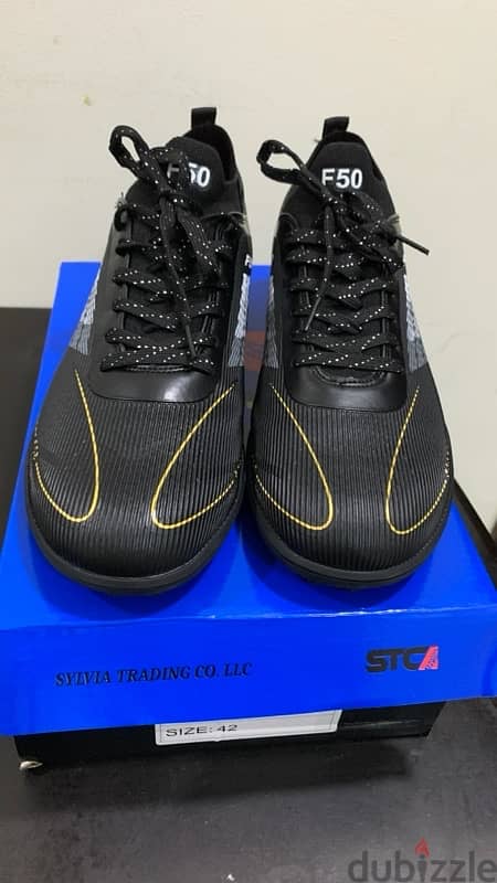 football shoes 42 size 3
