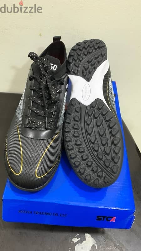 football shoes 42 size 4