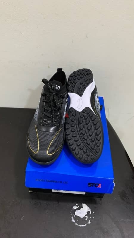 football shoes 42 size 5