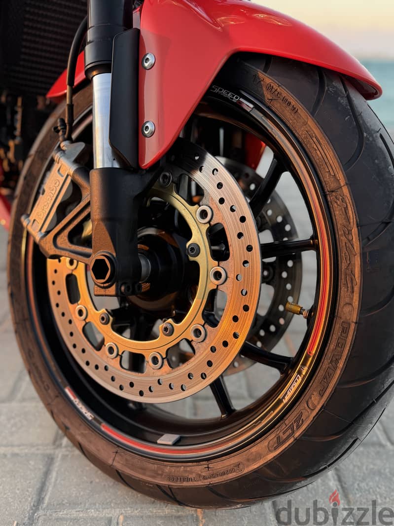 For Sale: Triumph Speed Triple 1050 (2009) 12