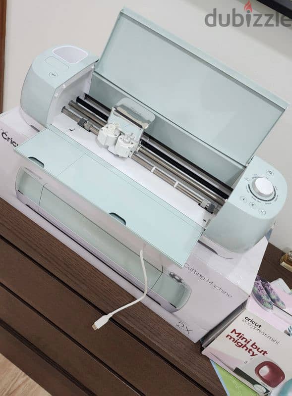 CRICUT EXPLORE AIR 2 and CRICUT Easypress Mini 2