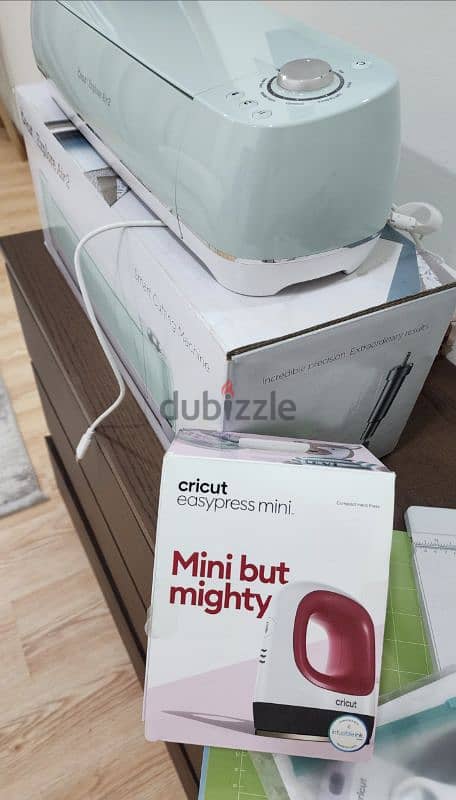 CRICUT EXPLORE AIR 2 and CRICUT Easypress Mini 3