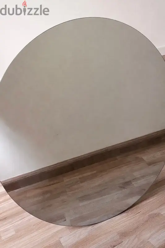 Free round mirror