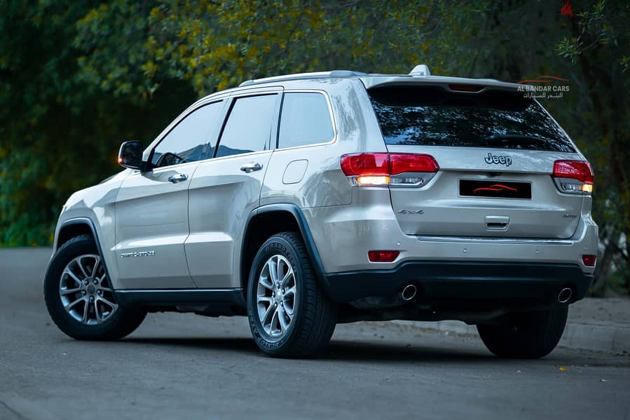 Jeep Grand Cherokee 2015 Gold  3.6L V6 4WD  Discounted  Bahrain Spec 9