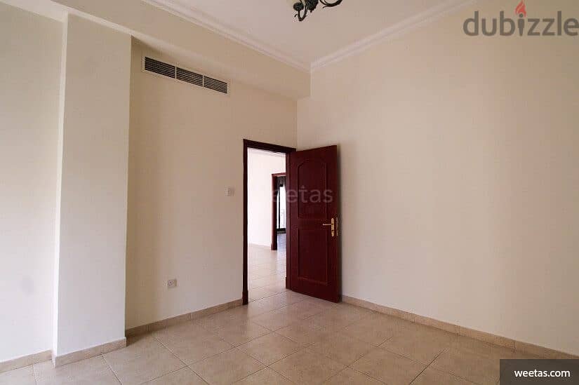 Modern 2 Bed Pool Gym Balcony Burhama 3