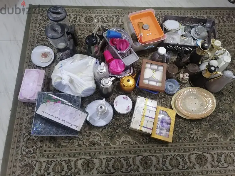 أغراض منزلية متنوعة بحالة جيدة للبيع .