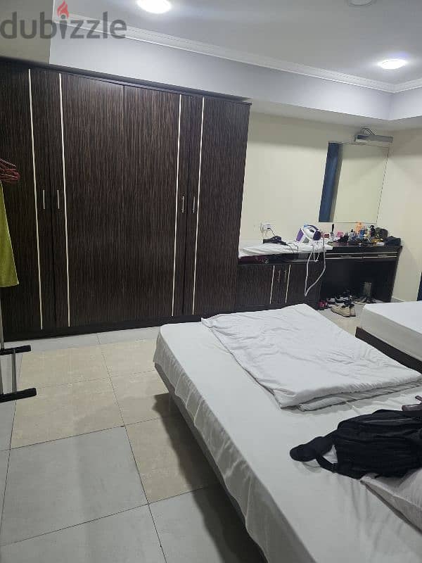 Need room partner in 2 BHK hoora Exhibition Road 32233125 4