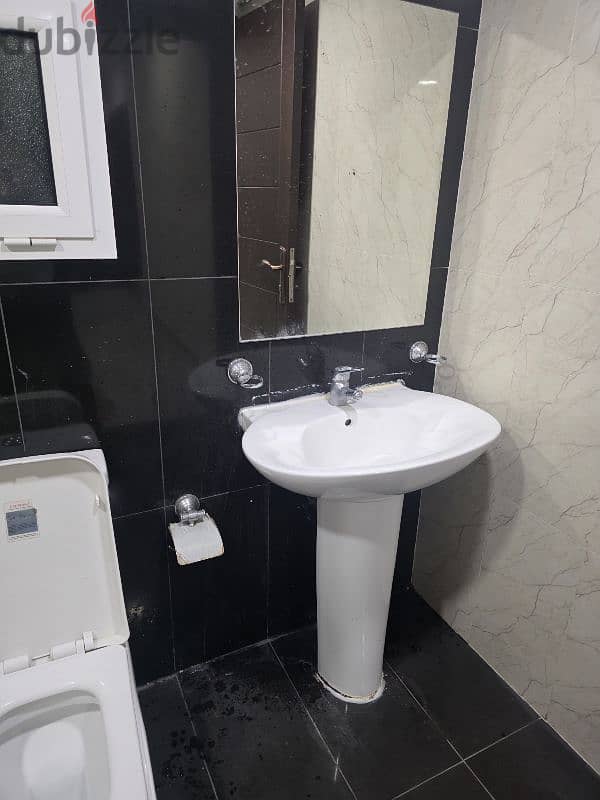 Need room partner in 2 BHK hoora Exhibition Road 32233125 5