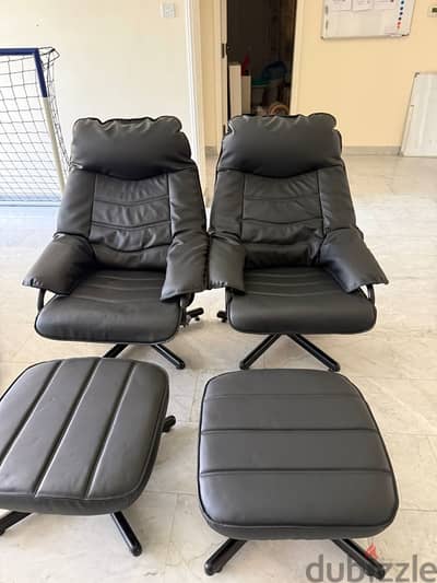 black leather gaming/recliner lounge chairs with matching ottomans