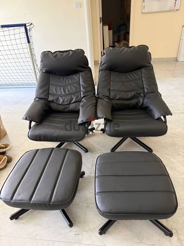 black leather gaming/recliner lounge chairs with matching ottomans 1