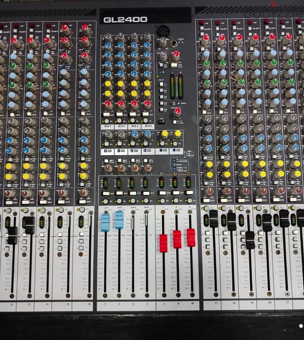 32 Channel Live Mixer 1