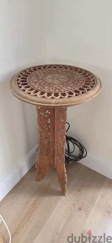 طاولات خشبية جانبية للبيع