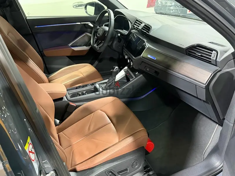 2025 Audi Q365523441634945126