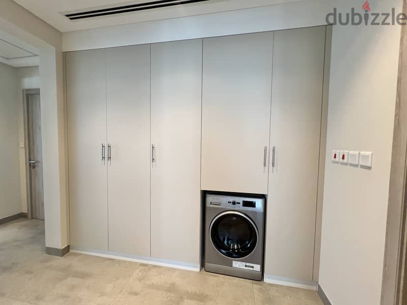 Modern 2BR Pool & Gym and Private Patio Near St Christopher 8