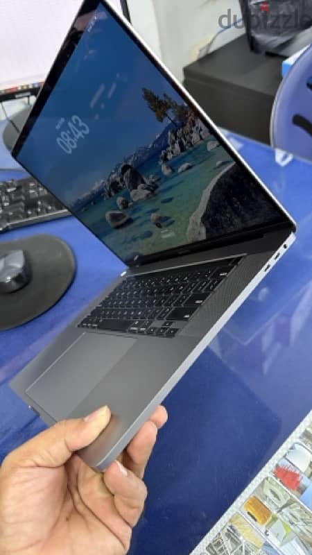 MacBook Pro 2019 16” Dp with Touch Bat Ram 16G SSD 512G 4GB Graphics 1